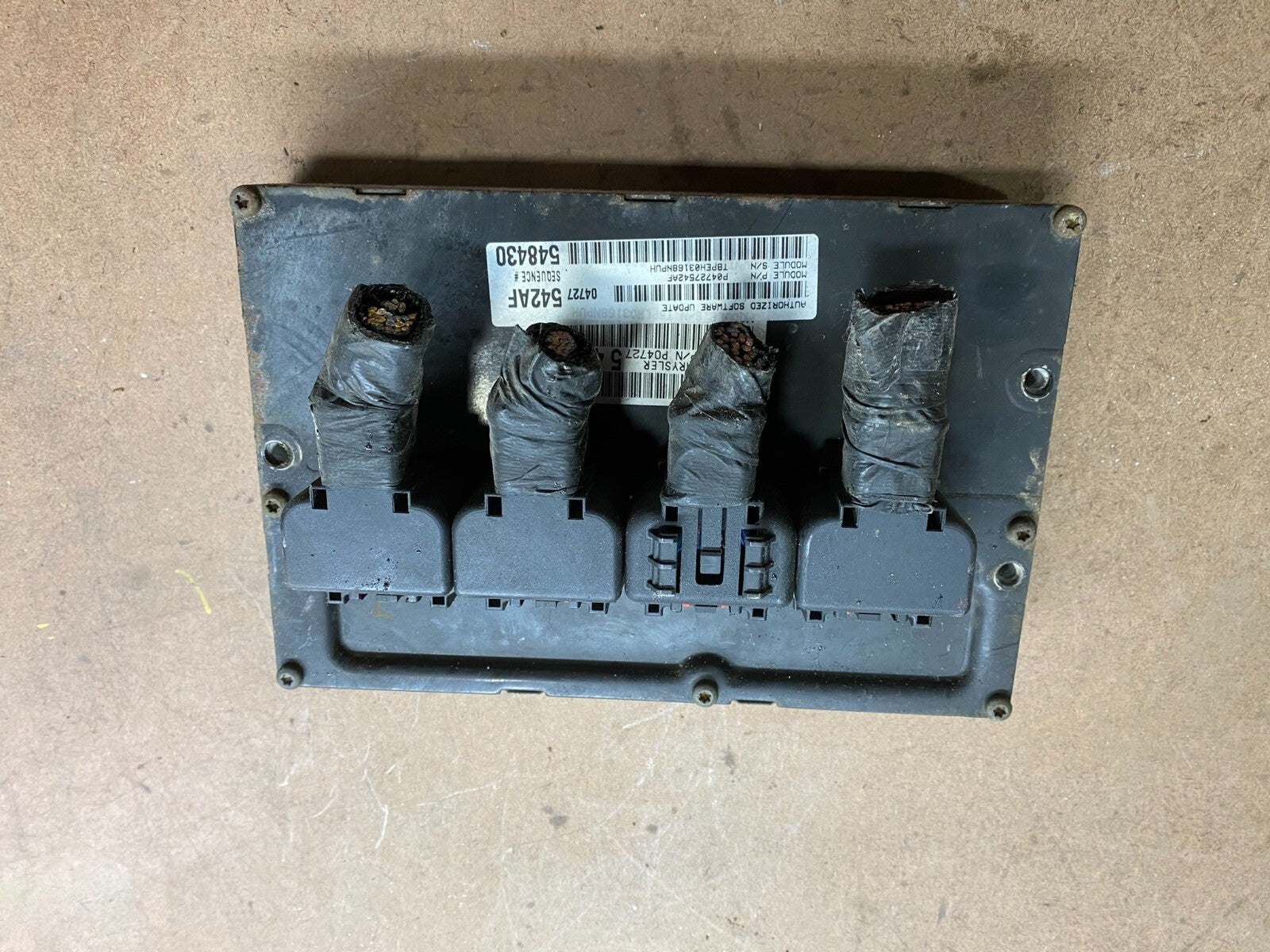 2004 Chrysler Pacifica Engine Control ECM p04727542af H9762 PS0