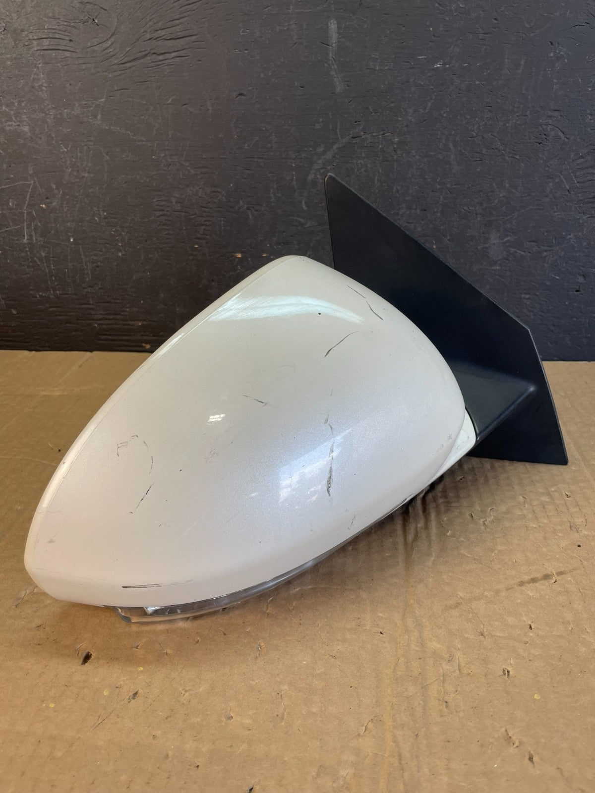 2008 to 2012 Buick Enclave Right Passenger Side View Door Mirror AC9848 DW1