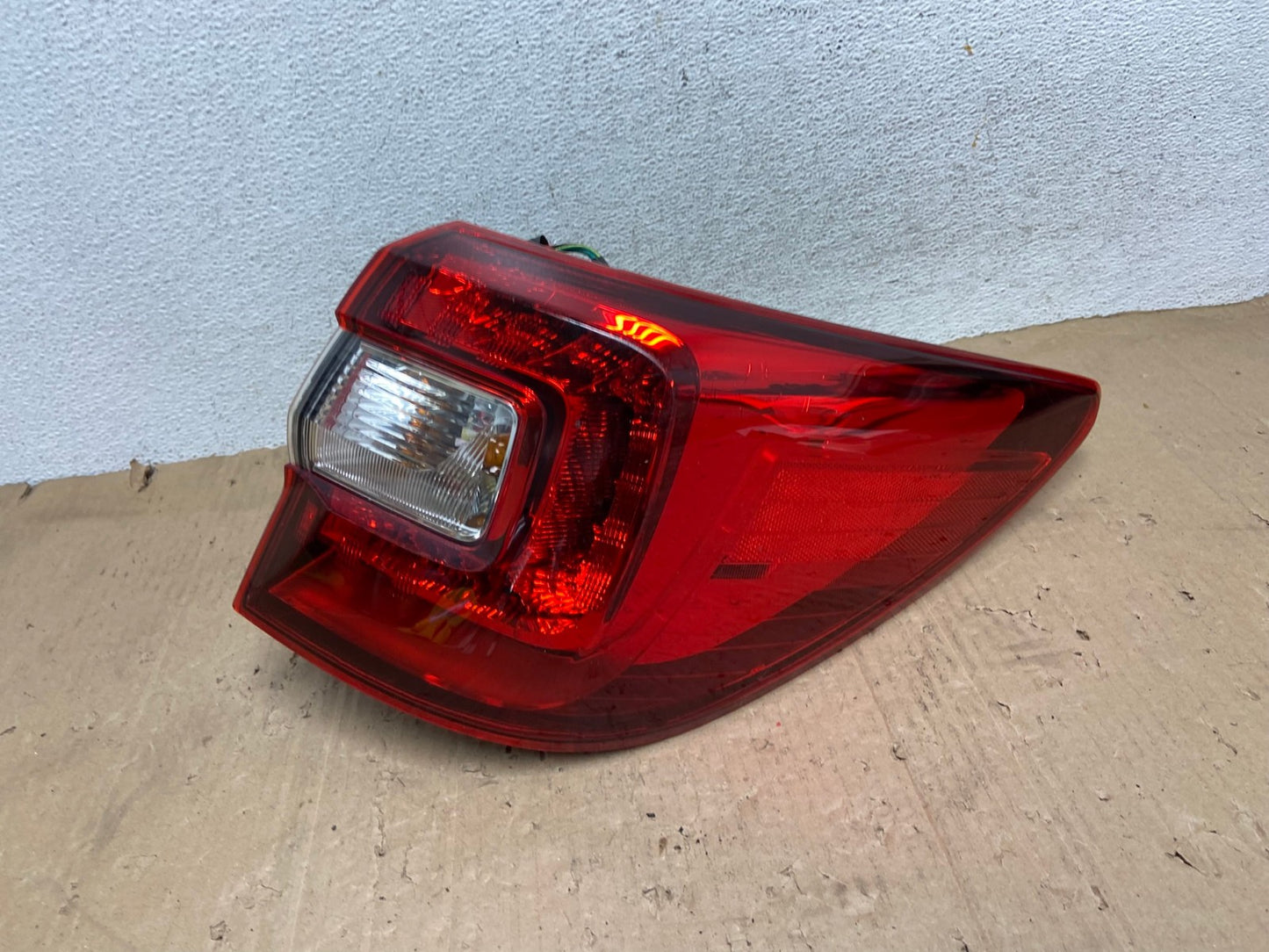 2015 - 2019 Subaru Outback Right Passenger RH Tail Light AE9319 LK0