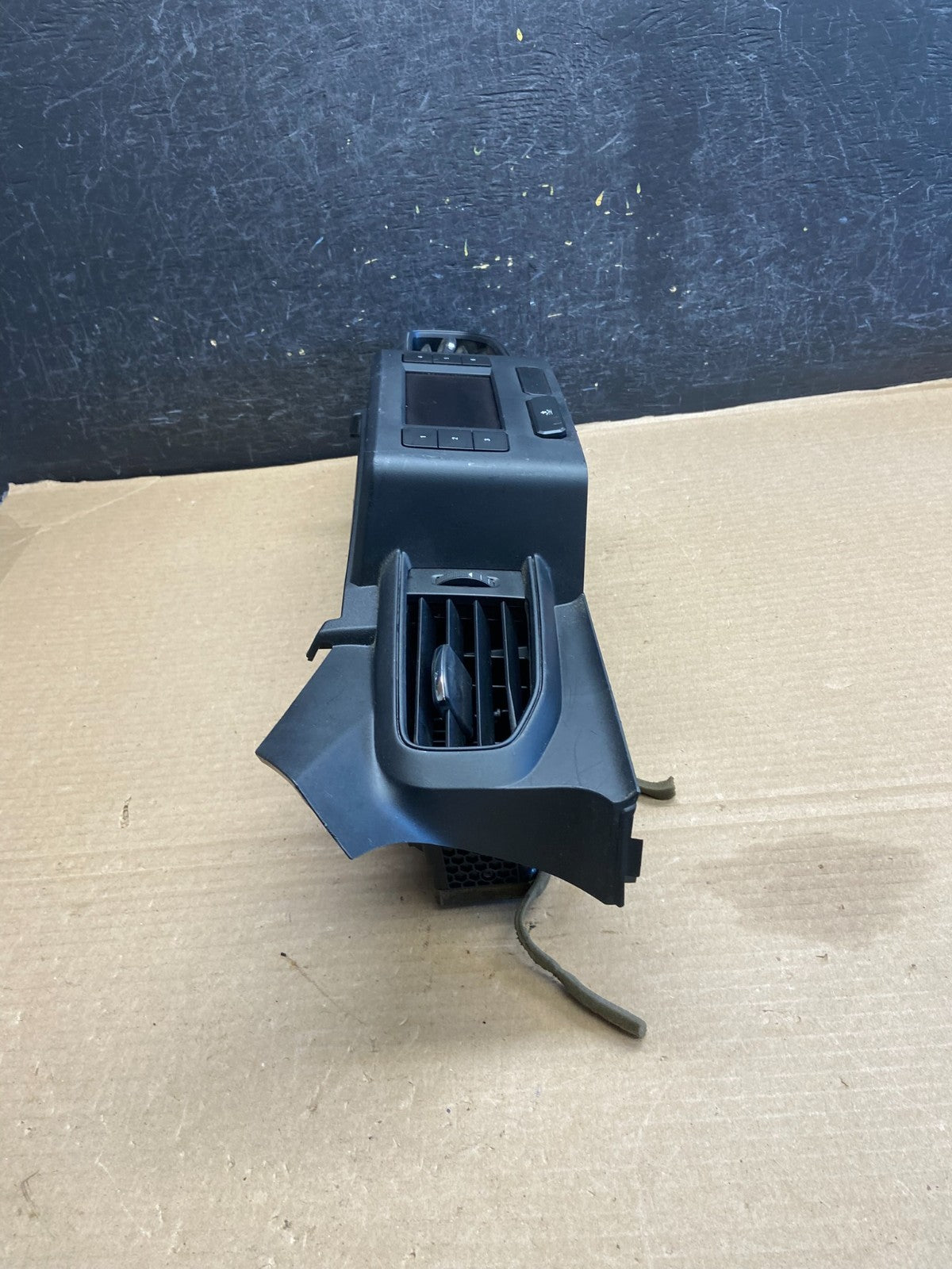 2020 to 2023 Ford Explorer Console Radio Display Screen Air Vents ah1354 DG1