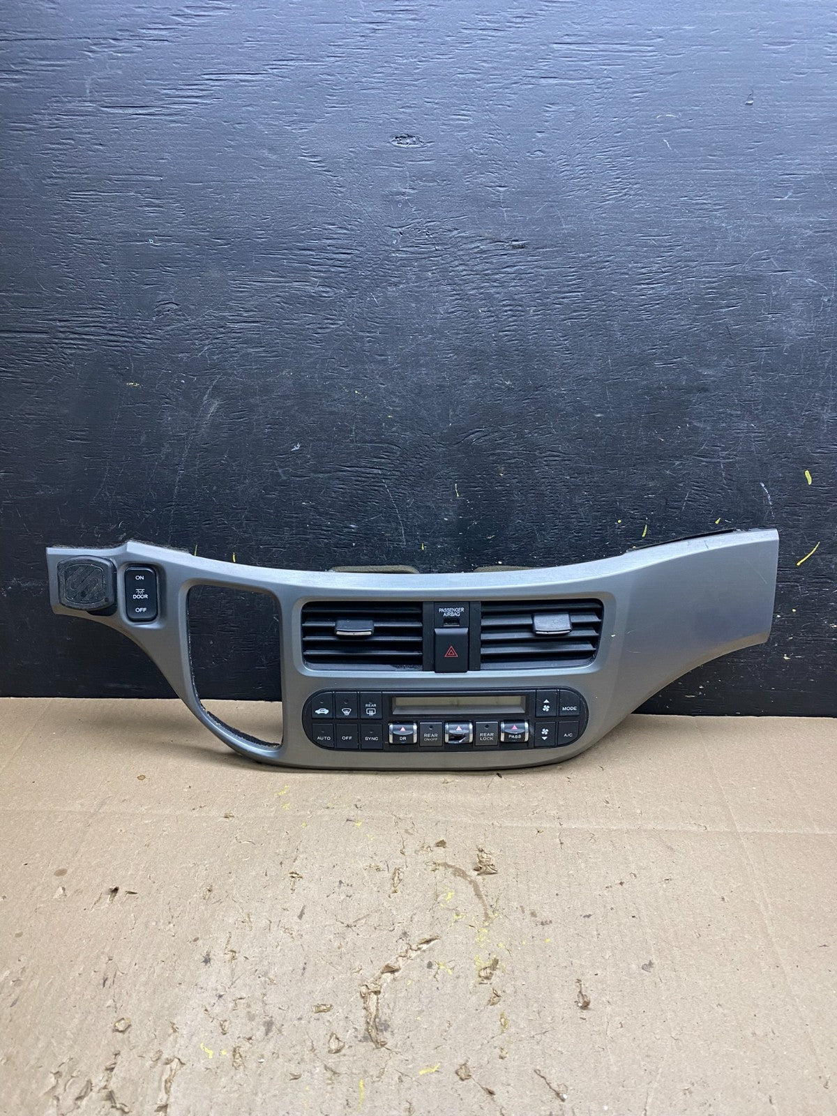 2005 to 2010 Honda Odyssey  Radio Climate Control Dash Trim Bezel u5084  DG0