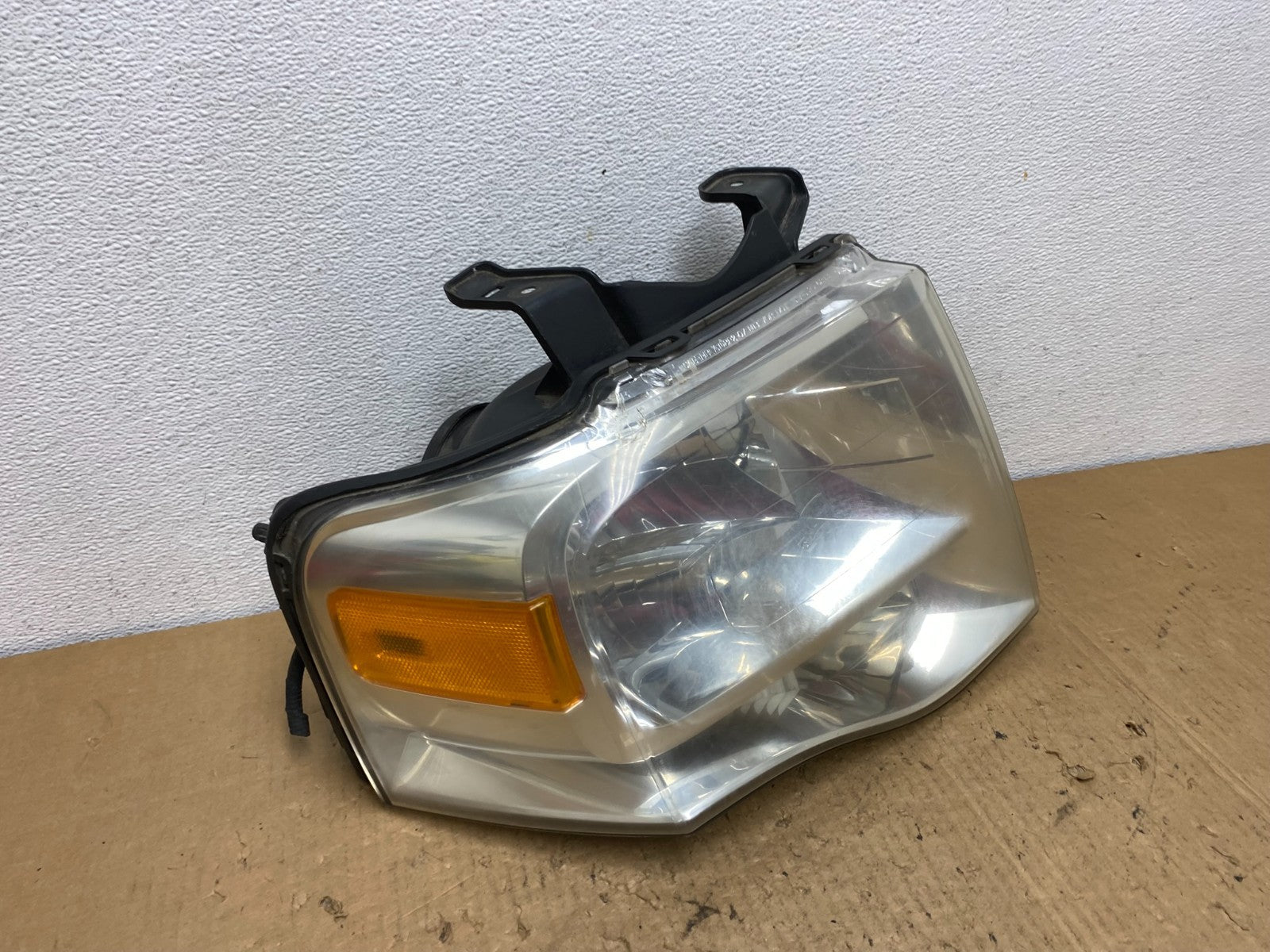 2007 to 2014 Ford Expedition Right Passenger RH side Headlight Halogen AC8256 DW1