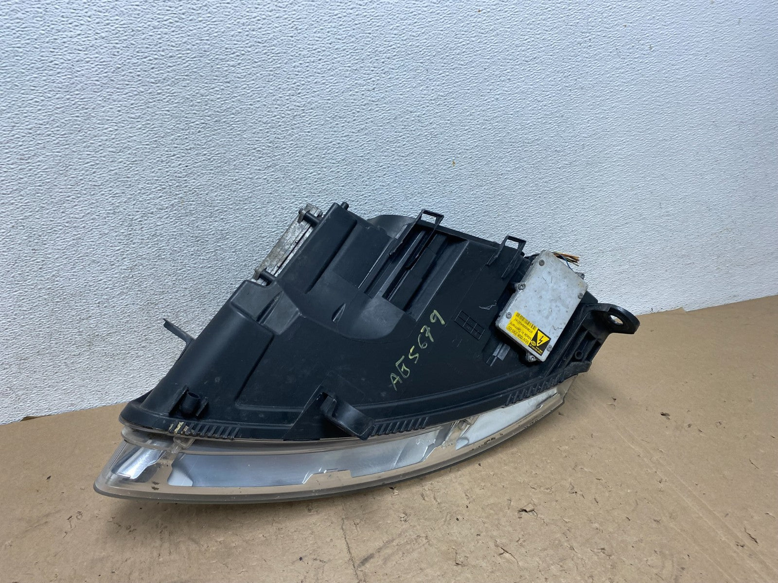 2005 to 2008 Audi A6 Right Passenger Side Headlight Xenon HID AG5679 DW6