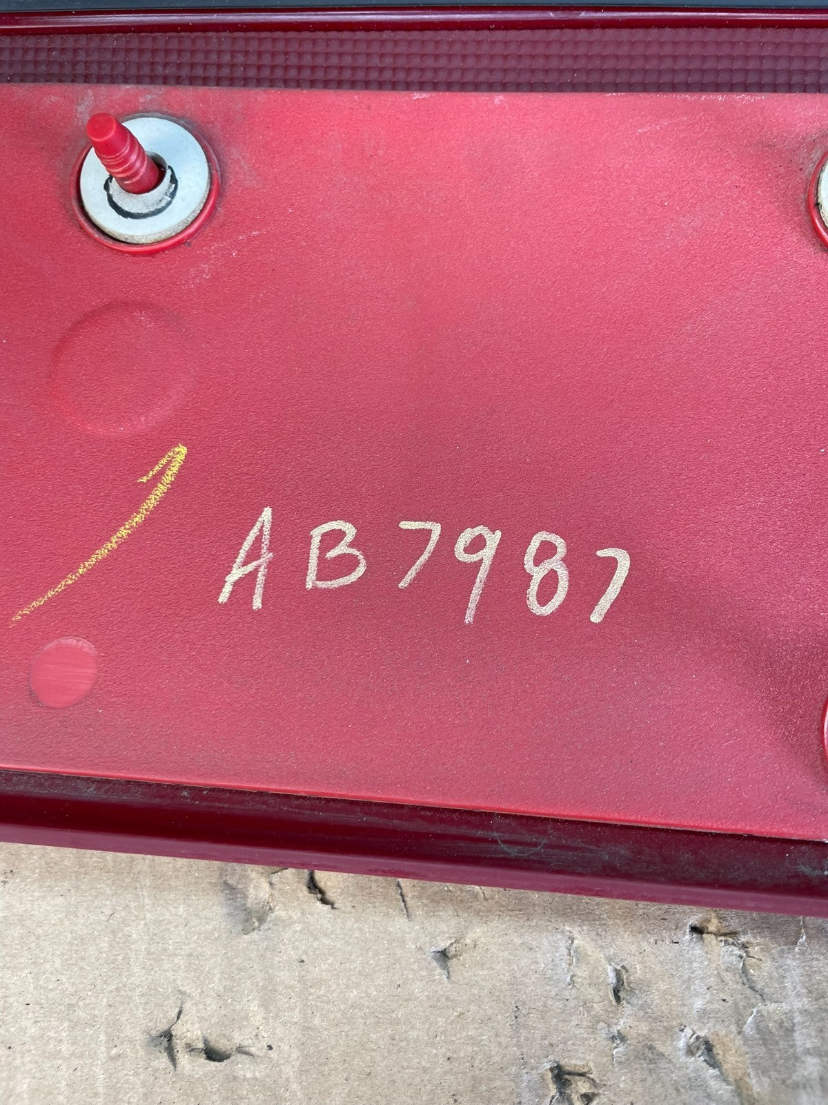 2003 2004 2005 Chevrolet Cavalier Rear Trunk LID Center Tail Light Oem AB7987 DG11