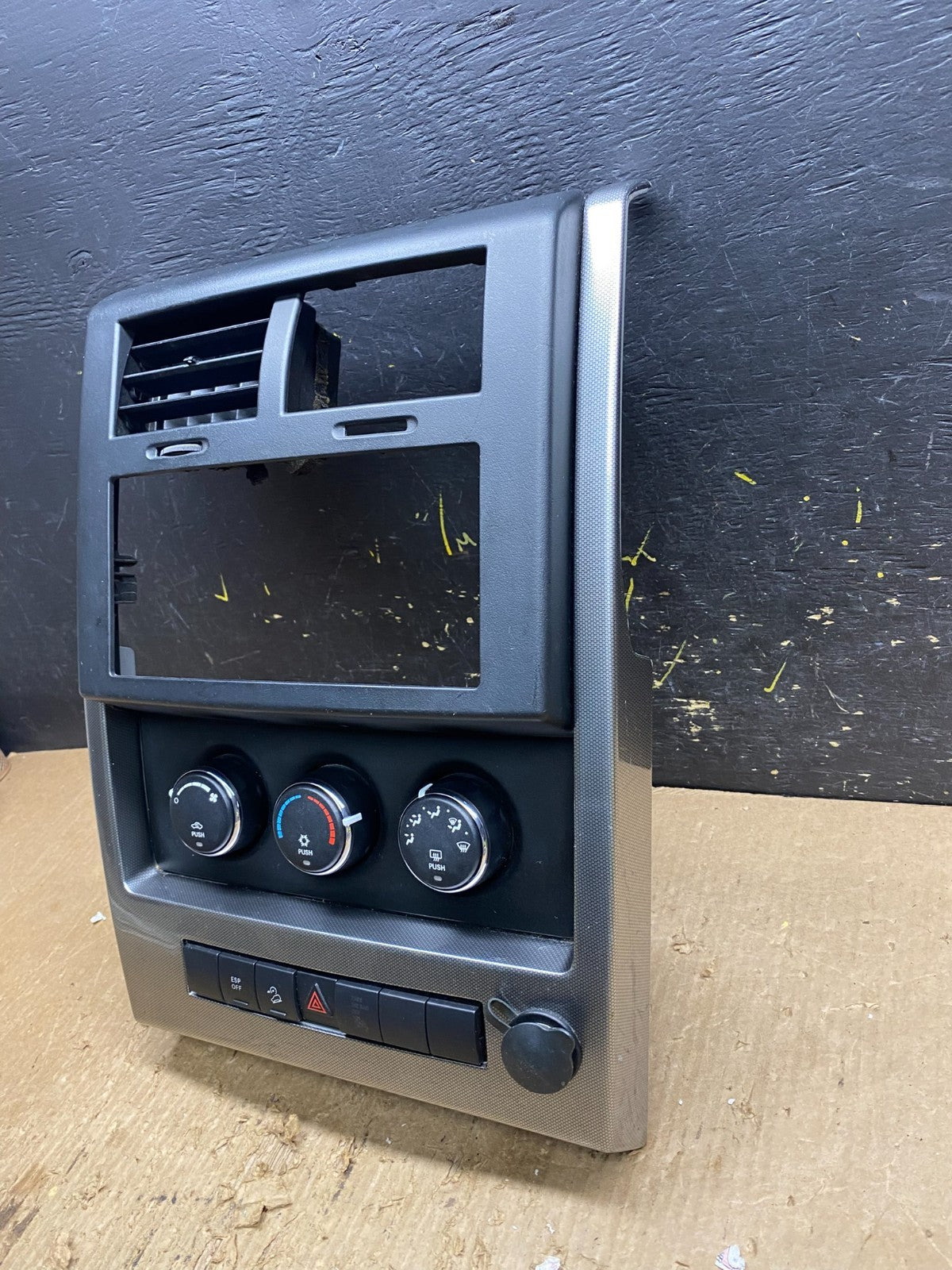 2008 to 2012 Jeep Liberty Dash Climate Temperature Control Radio Bezel AA0011 DG1