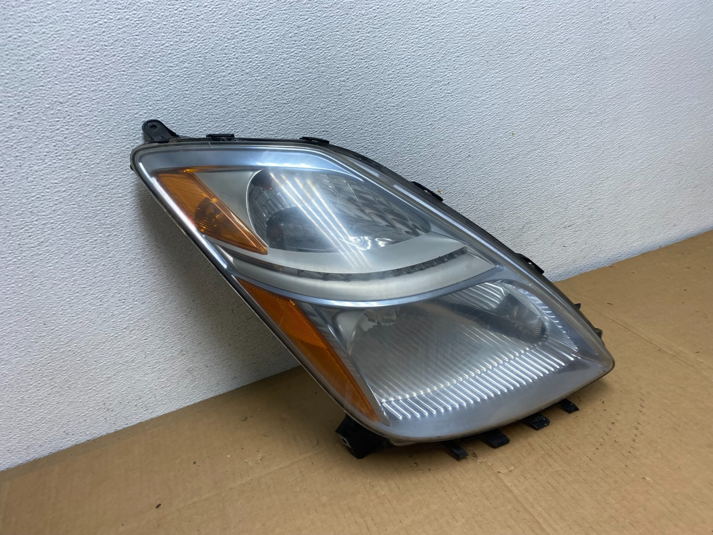 2006-2009 Toyota Prius Right Passenger Rh Side Headlight Halogen AD0738 DW2