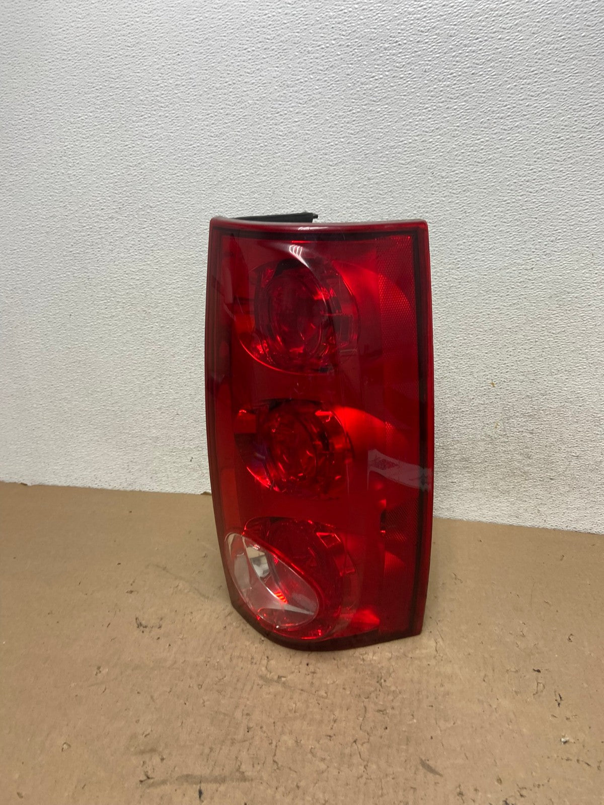 2007 to 2011 GMC Yukon Right Passenger RH Side Tail Light AG4433 LK0