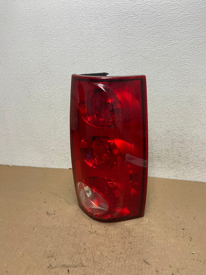 2007 to 2011 GMC Yukon Right Passenger RH Side Tail Light AG4433 LK0