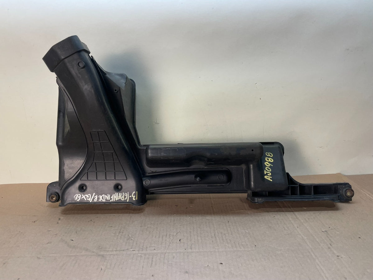 2013 to 2016 Nissan Pathfinder Upper Air Intake Duct aj0988 DG5