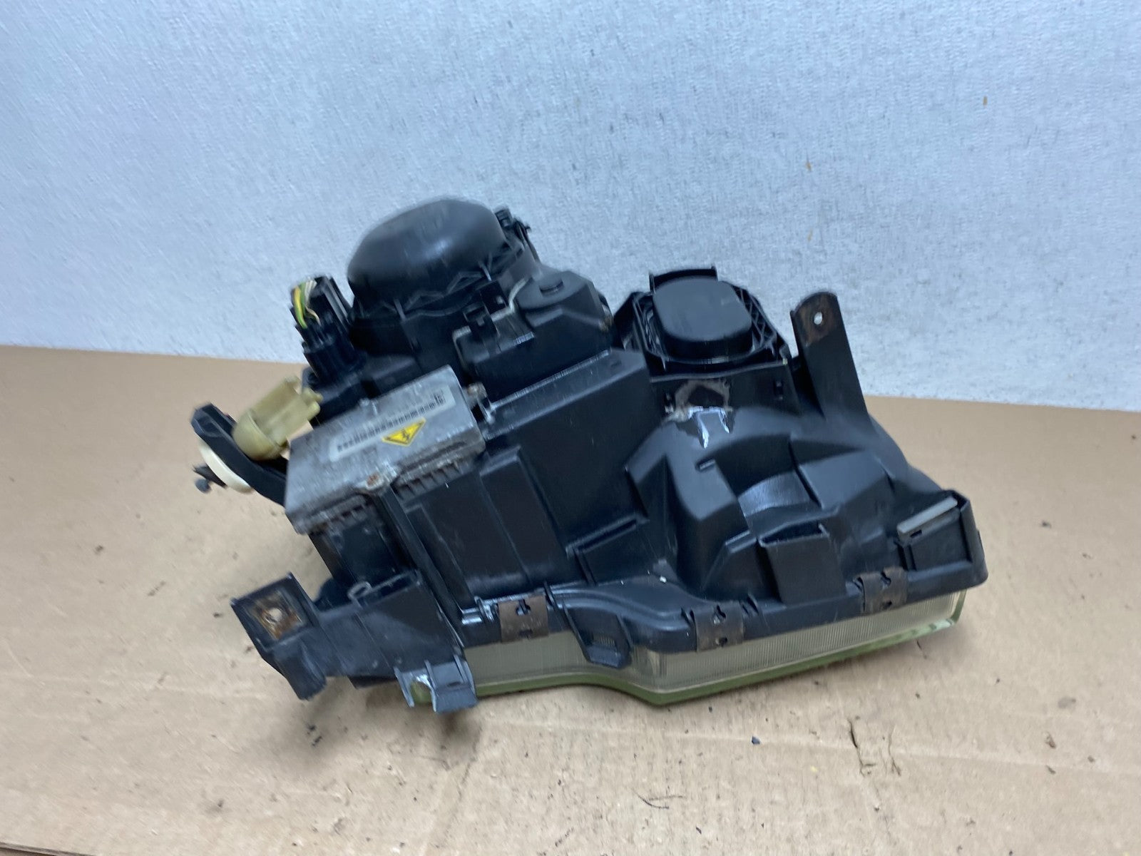2003 to 2004 Land Rover Range Rover Left Driver Headlight Xenon HID AE6569 DW6