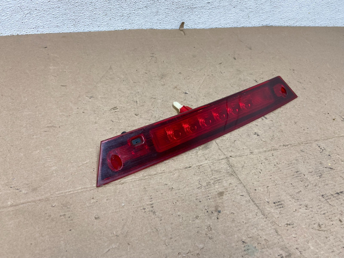 2007 to 2011 Ford Edge Rear Third Brake 3rd Light Lamp af5009 DG2