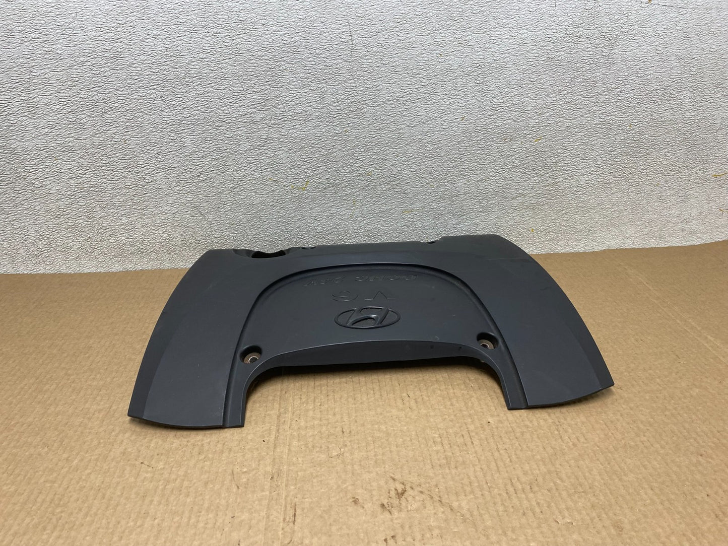 2002 to 2005 Hyundai Sonata 2.4L Engine Trim Cover OEM W3762 DG3