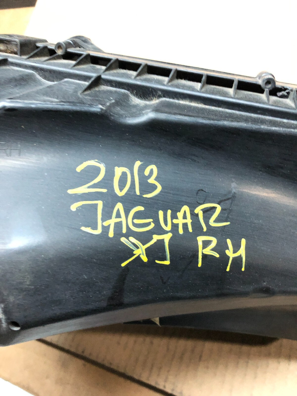 2010-2013 Jaguar XJ 5.0l Right Air Filter Box Cleaner Intake Pipe Hose G9400 DG18