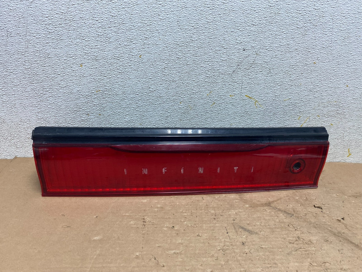 1993 to 1994 Infiniti J30 Rear Center Trunk LID Tail Light OEM O9308 DG0