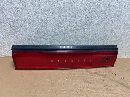 1993 to 1994 Infiniti J30 Rear Center Trunk LID Tail Light OEM O9308 DG0