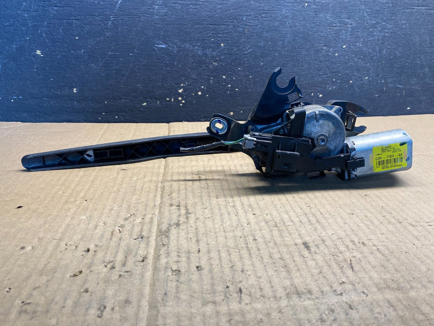 2013 to 2019 Ford Escape Rear Windshield Wiper Motor AA7738 DG5