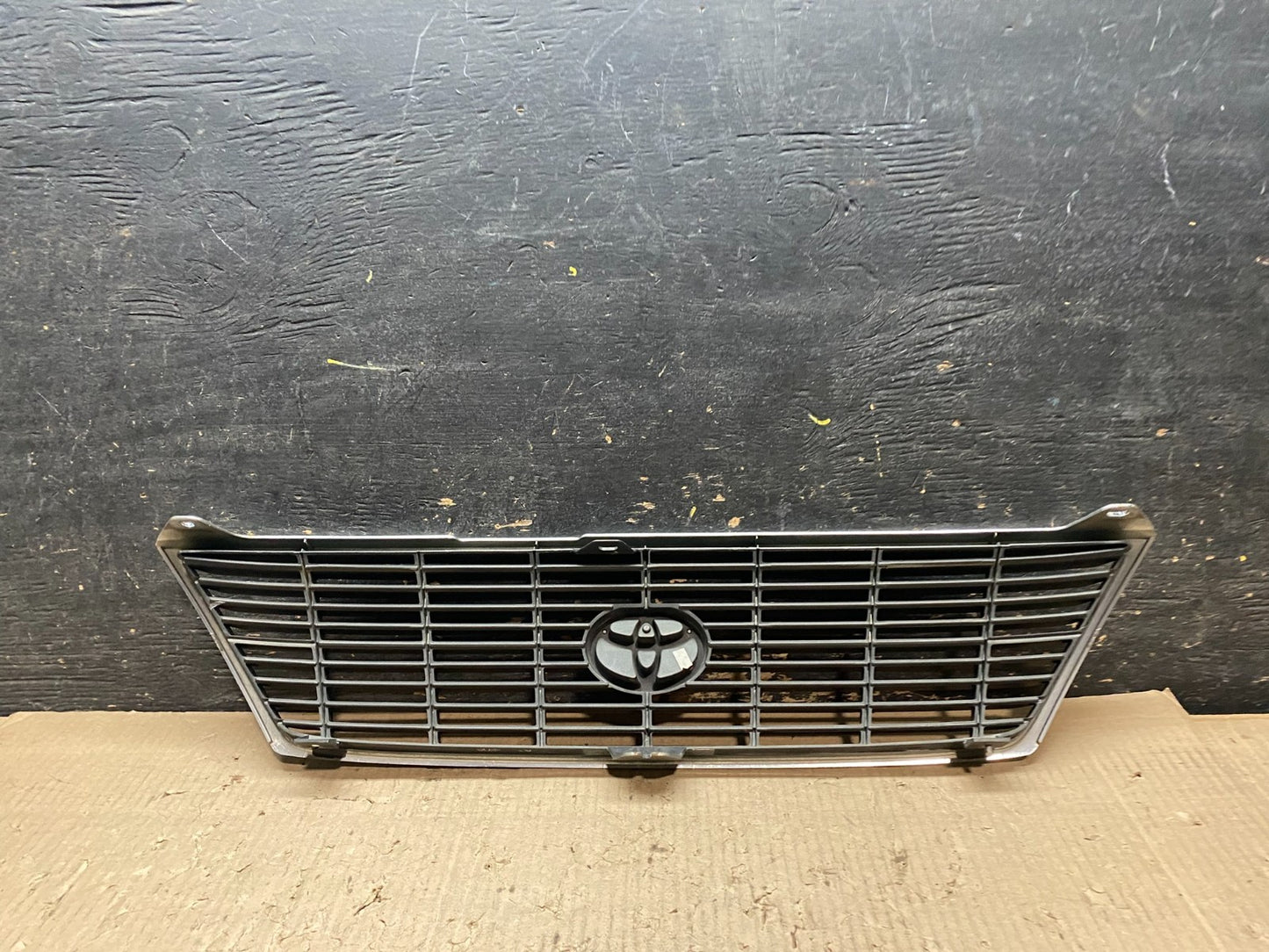 1995 1996 1997 Toyota Avalon Front Upper Grill Grille  OEM X8265 DG4