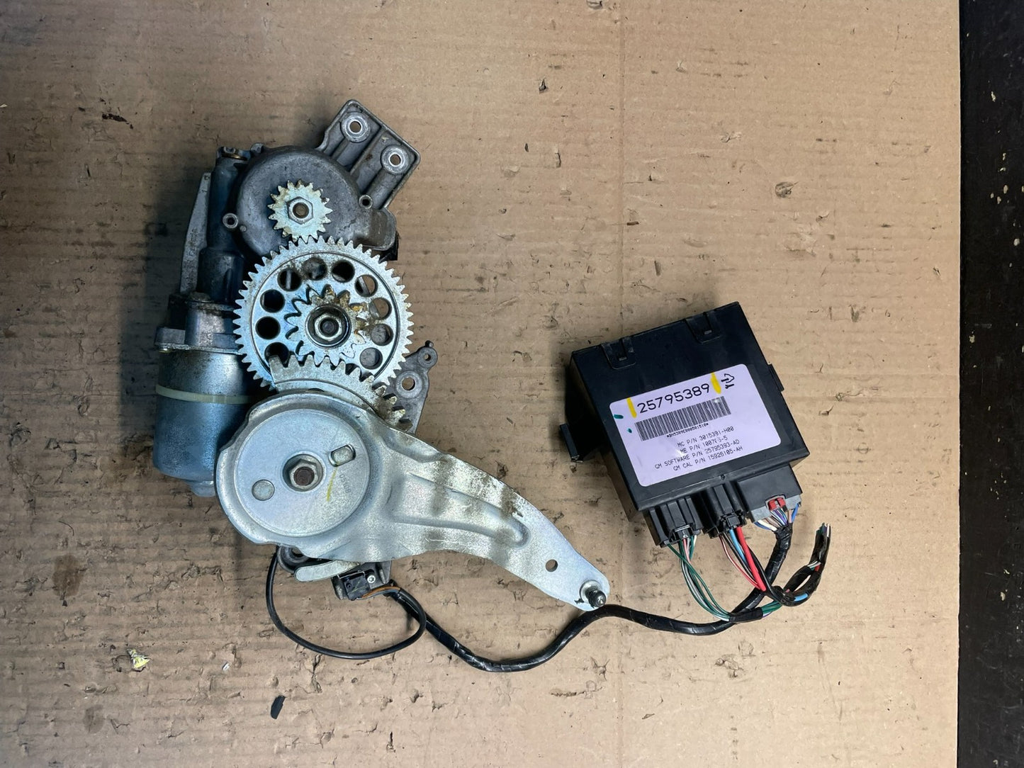2007 2008 Acadia Enclave Escalade Suburban Liftgate Door Module Motor v2447 DG0