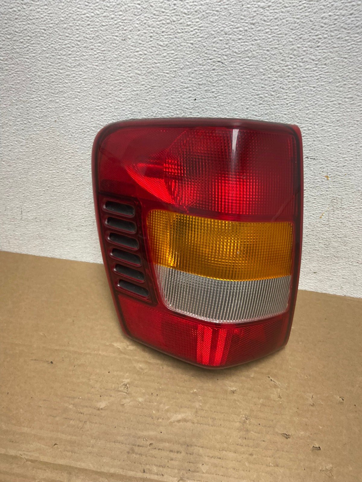 1999 - 2004 Jeep Grand Cherokee WJ Left Driver Lh Tail Light AD3858 LK0