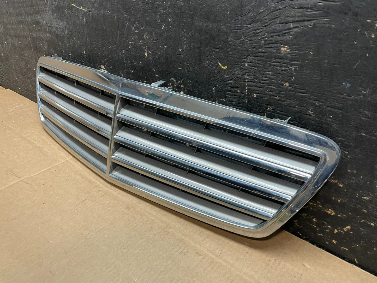 2001 to 2007 Mercedes C-Class Front Upper Grill Grille OEM Y9340 DG2