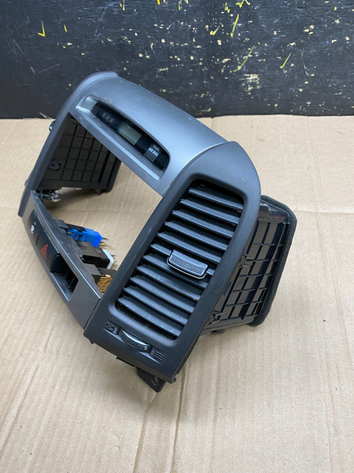 2007 to 2012 Hyundai Santa Fe Center Air Vent A/C Clock Bezel Trim OEM aa4502 DG2