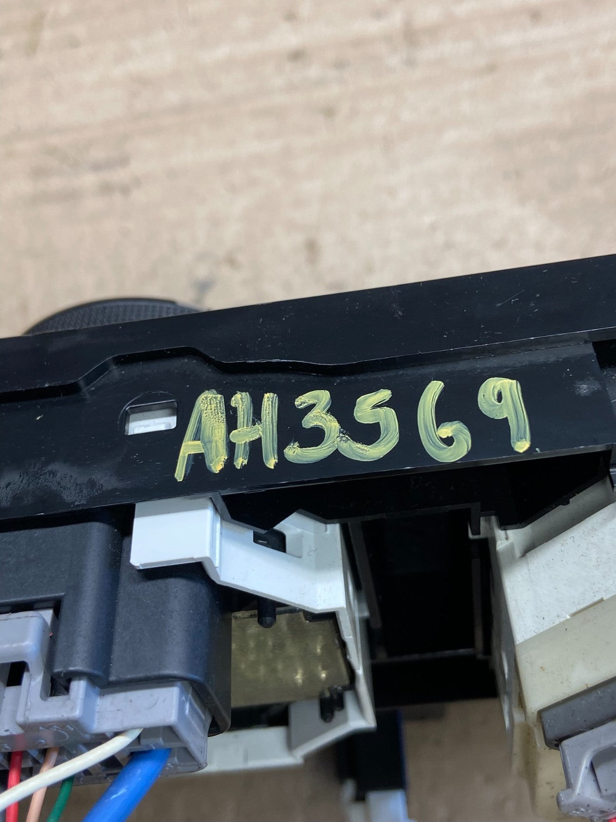 2009 to 2013 Toyota Corolla Matrix Climate Heater A/C AC Control Panel AH3569 DG6
