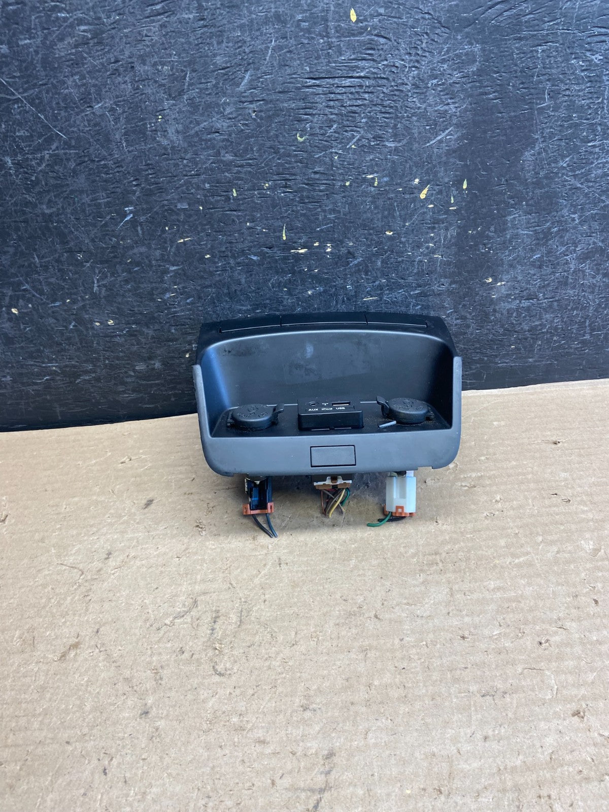 2011-2013 Kia Sorento Center Seat Heater Switches Aux USB Power Outlet AH5437 PS0