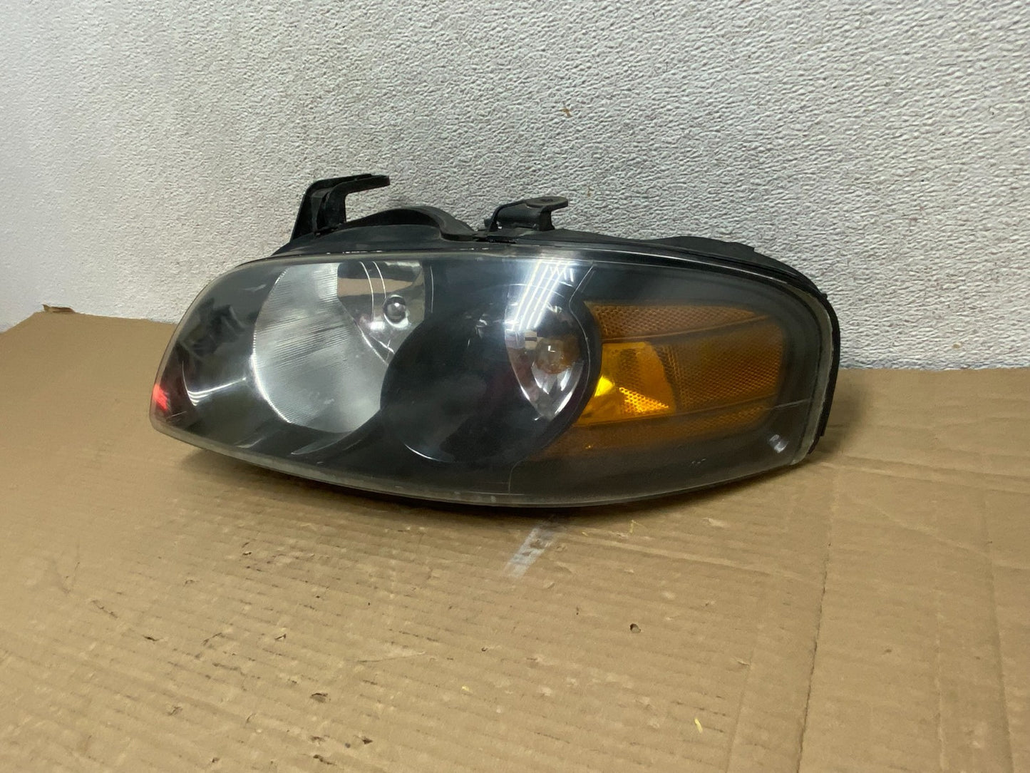 2004 - 2006 Nissan Sentra Halogen Left Driver LH Headlight AG8959 DW2