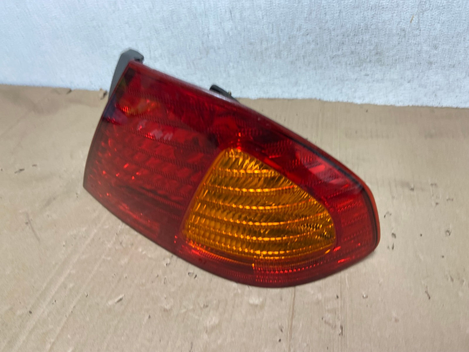 2000 2001 2002 Toyota Avalon Right Passenger Rh Side Tail Light AE9185 LK1