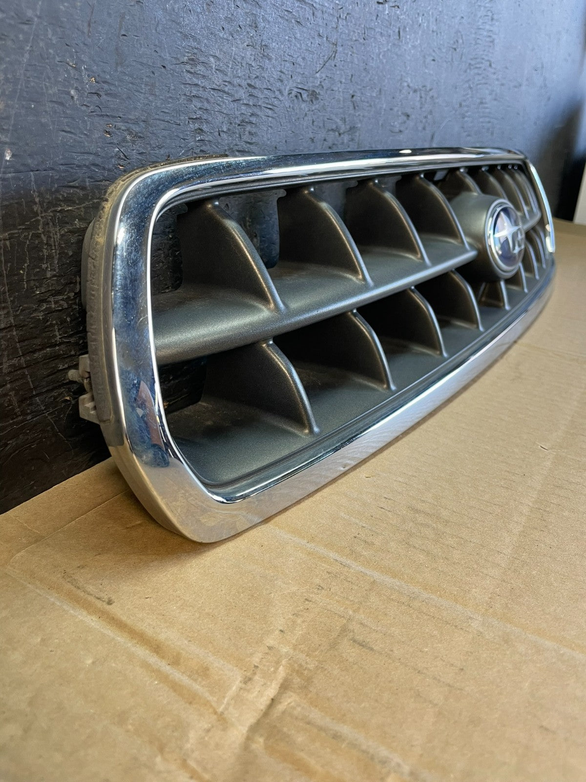 2000 to 2002 Subaru Legacy Outback Grill Grille AC9761 DG1