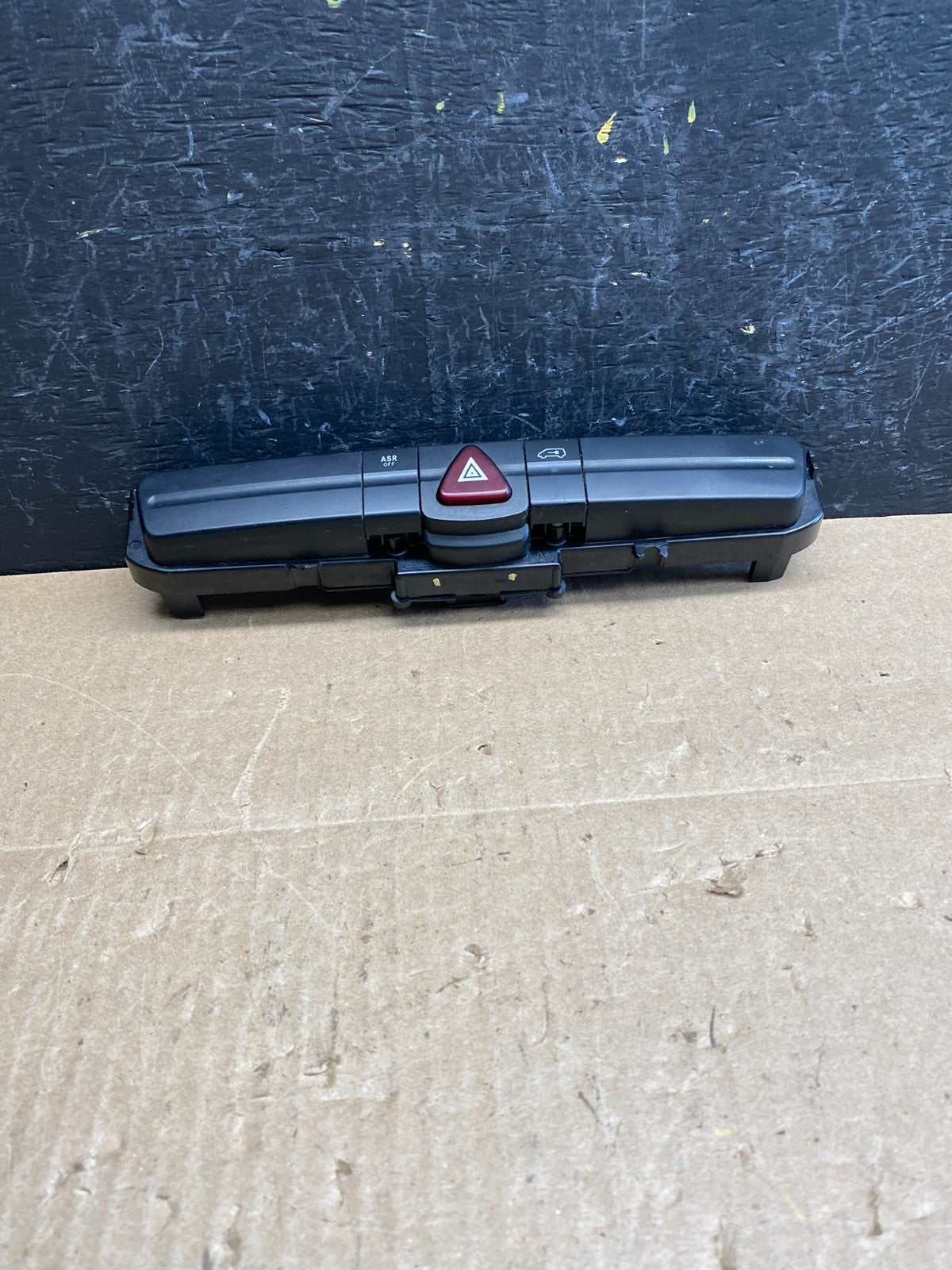2006-2011 Mercedes Dodge Sprinter Center Hazard Door Lock Unlock Switch AC6419 D0