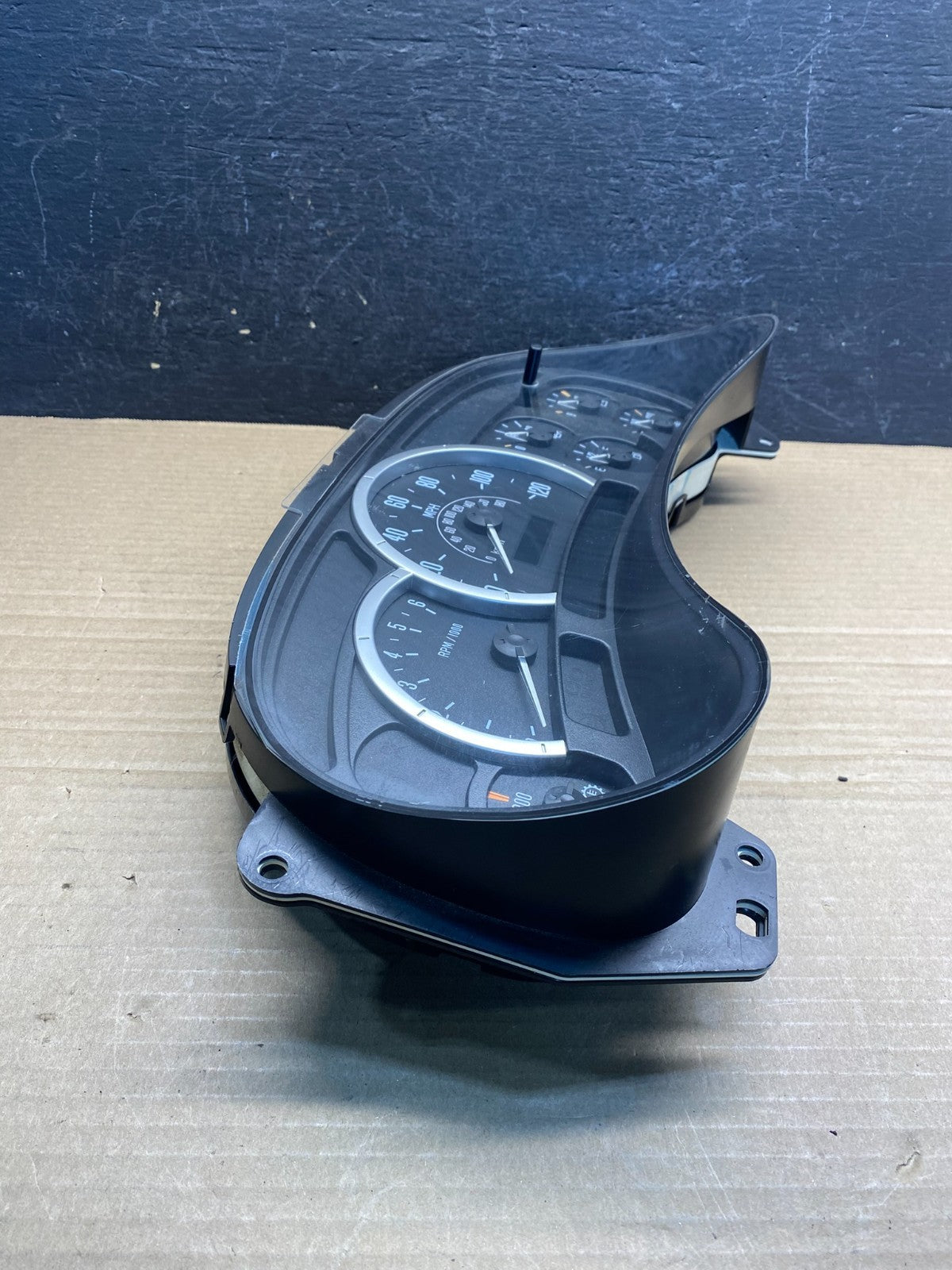 2003 to 2006 Cadillac Escalade Instrument Speedometer Cluster Gauge AF3832 DW1