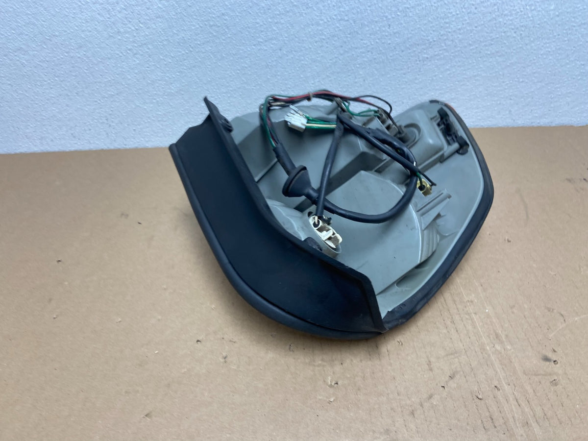 2001 - 2004 Hyundai Santa Fe Right Passenger Rh Side Tail Light AB6388 DW5
