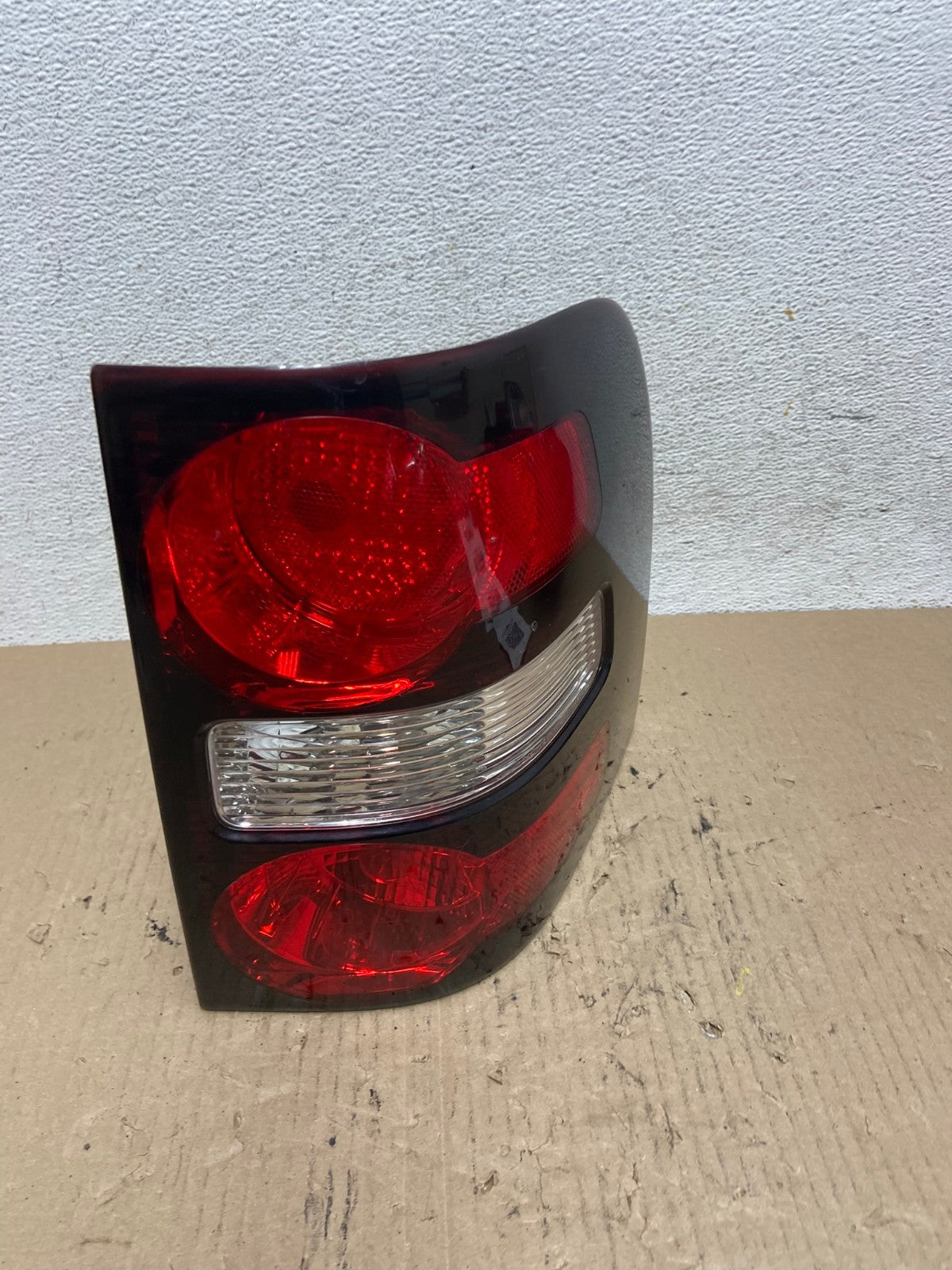 2006 to 2010 Ford Explorer Right Passenger Side Tail light AF5910 LK2