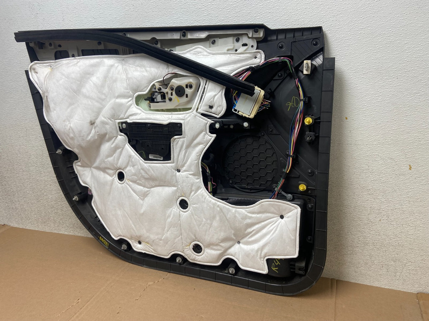 2012 to 2015 Chevrolet Equinox Front Right Passenger RH Door Panel R4914 DG8
