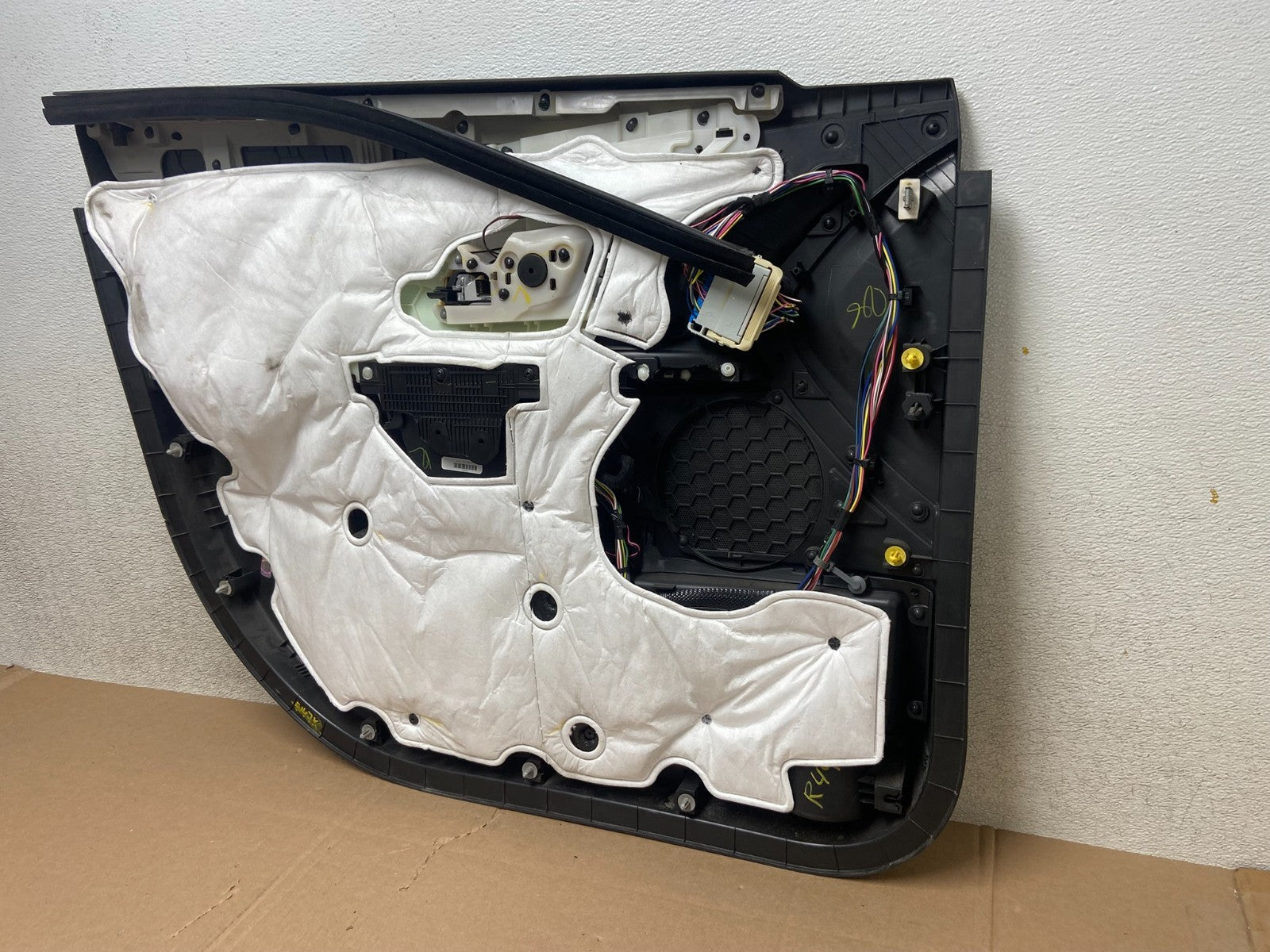 2012 to 2015 Chevrolet Equinox Front Right Passenger RH Door Panel R4914 DG8