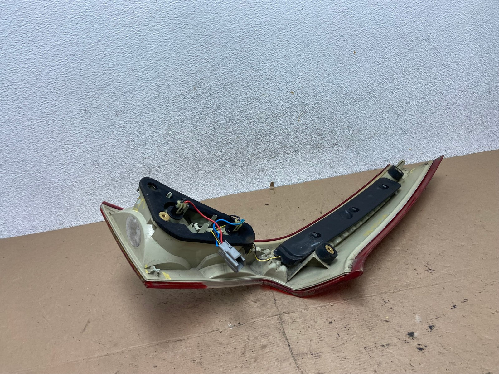 2008 to 2013 Volvo XC70 V70 Left Driver Tail Light Upper AF5680 LK7