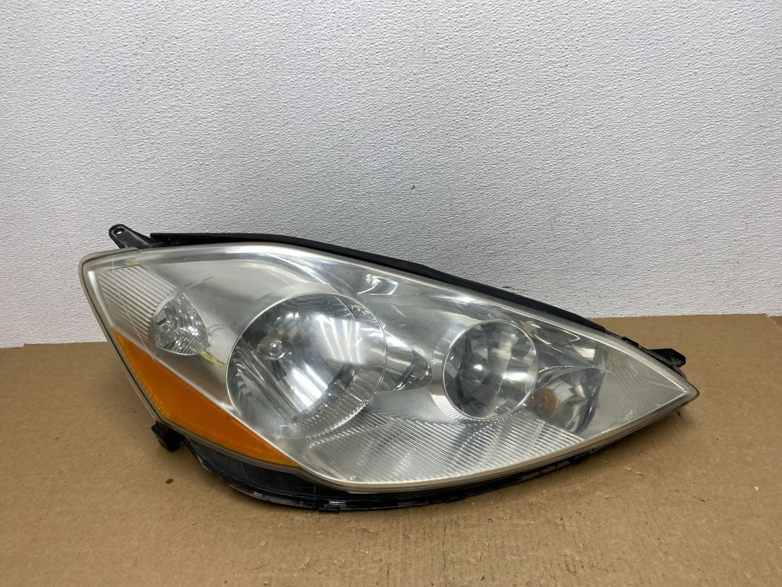 2006 to 2010 Toyota Sienna Right Passenger Rh Side Headlight Halogen AC1343 DW0