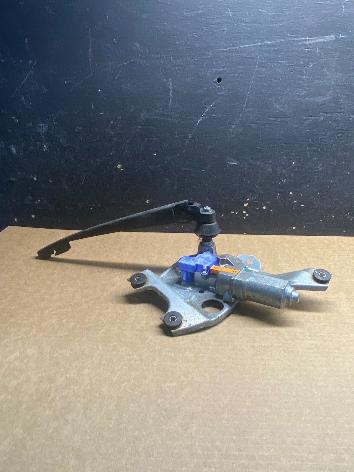 2010 to 2014 Subaru Legacy Outback Rear Wiper Motor Z90261