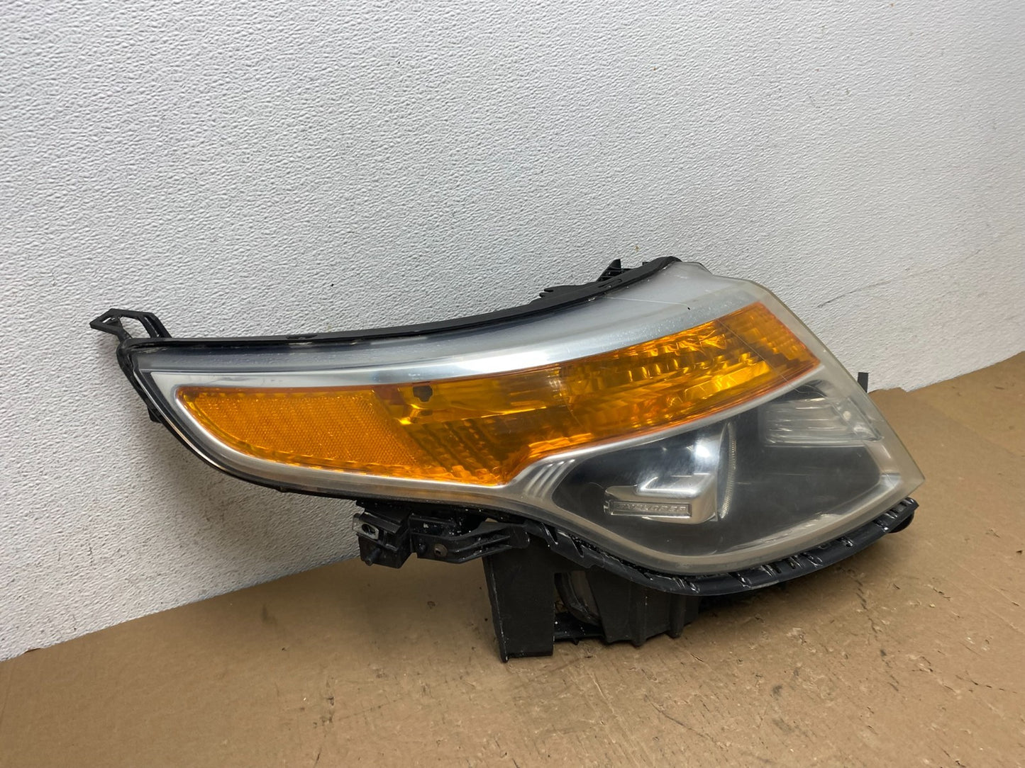 2011 to 2015 Ford Explorer Right Passenger Halogen Headlight AD8087 DW2