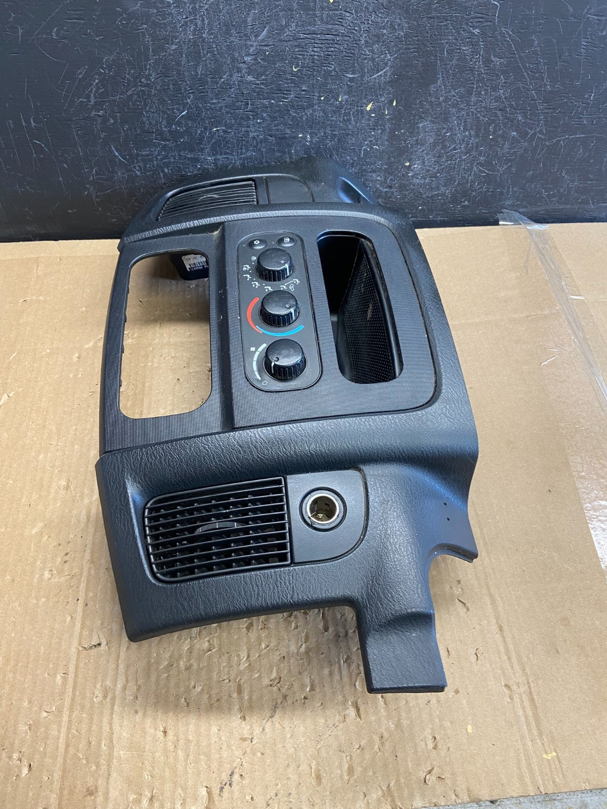 2002 to 2005 Dodge Ram Radio Climate Control Dash Air Vent Bezel Trim ad2317 DG2