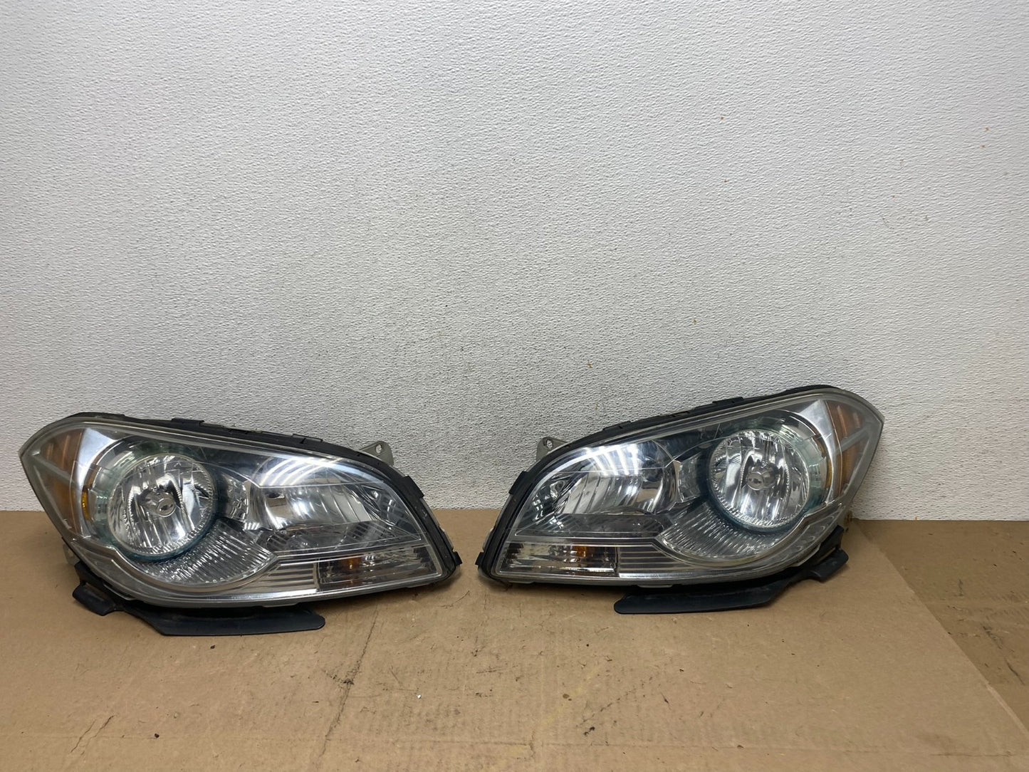 2008 to 2012 Chevrolet Malibu Left+Right Side Set Headlights AE6879 DW0