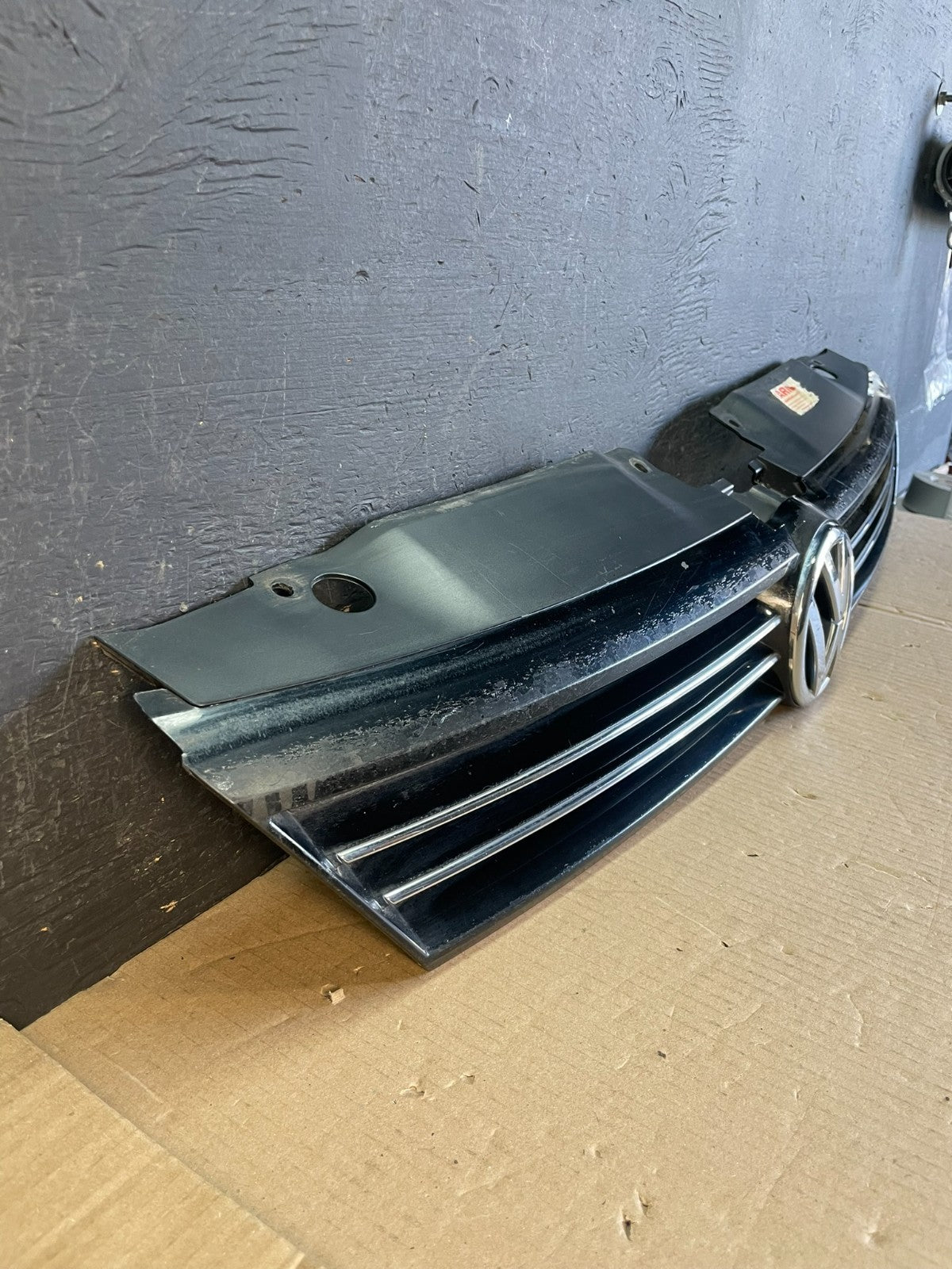 2011 to 2014 Volkswagen Jetta Sedan Front Upper Grille Grill AE3702 DG2