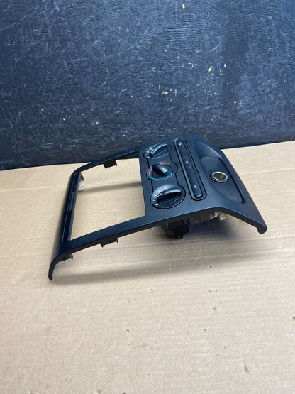 2004 to 2008 Ford F150 Radio Climate Dash Bezel Surround Black ag5067 DG1