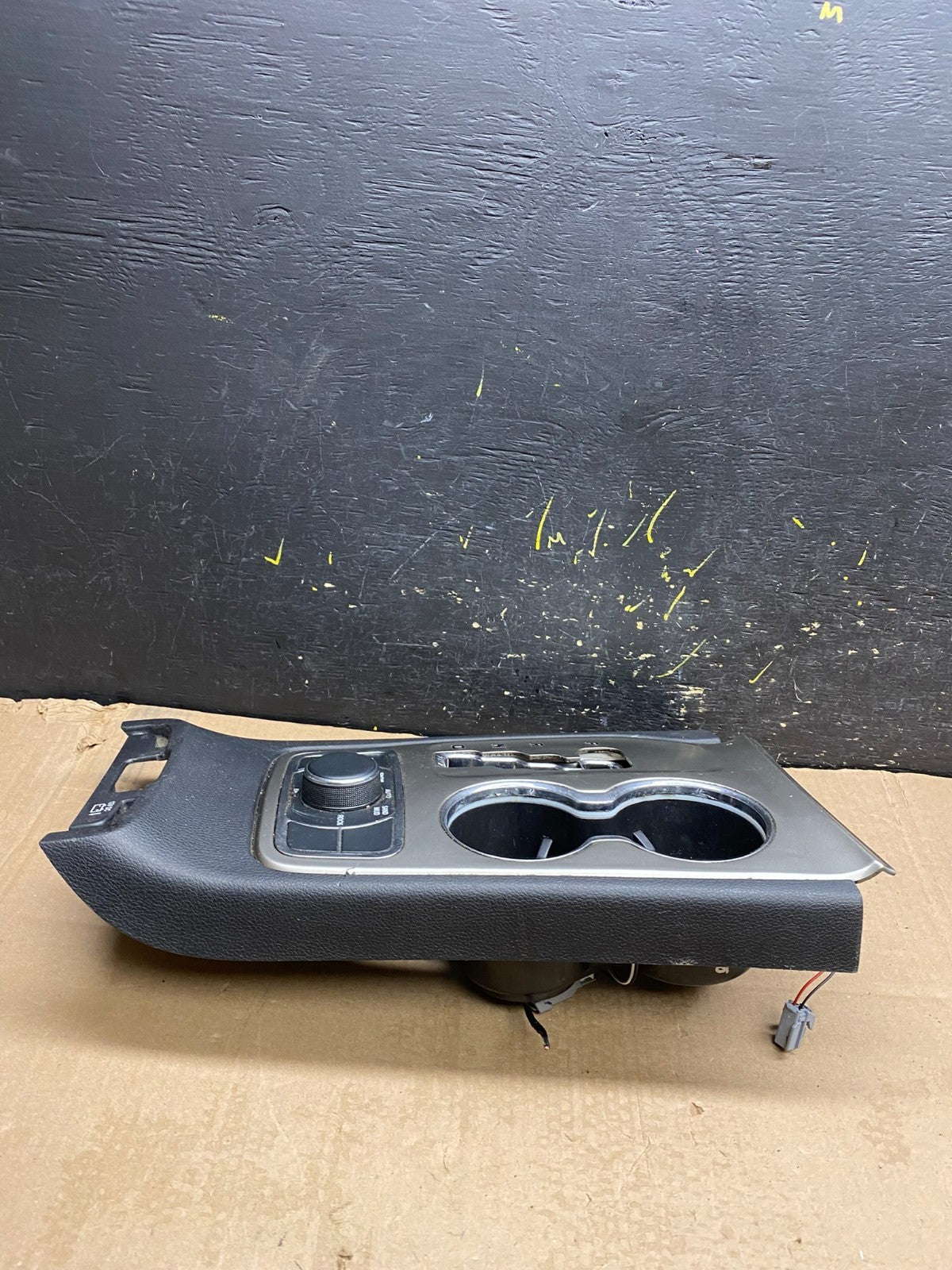 2011 to 2013 Jeep Grand Cherokee Center Console Shifter Cup Holder Y9929 DG3