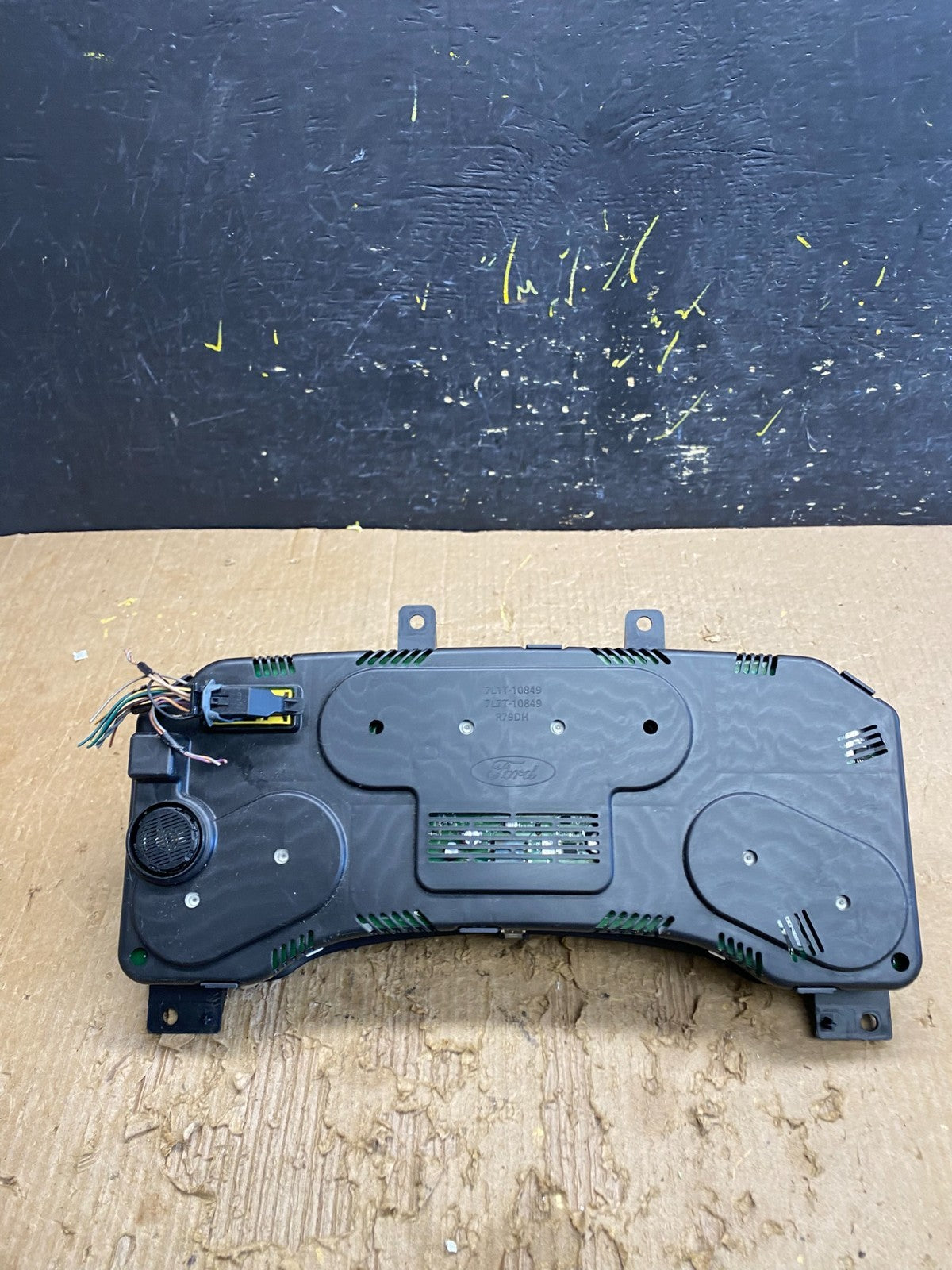 2010 2011 Ford  Expedition Speedometer Cluster Gauge Oem Z9994 DG5