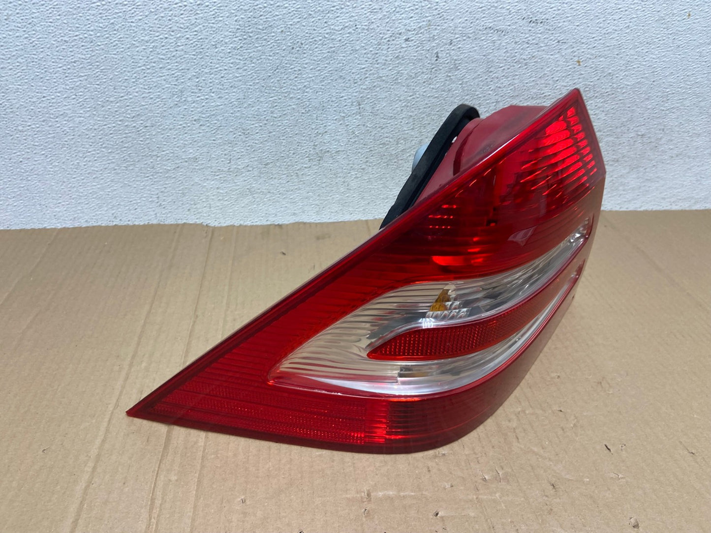 2005-2007 Mercedes-Benz C230 C240 W203 C-Class Left Driver Tail Light AE8928 LK2