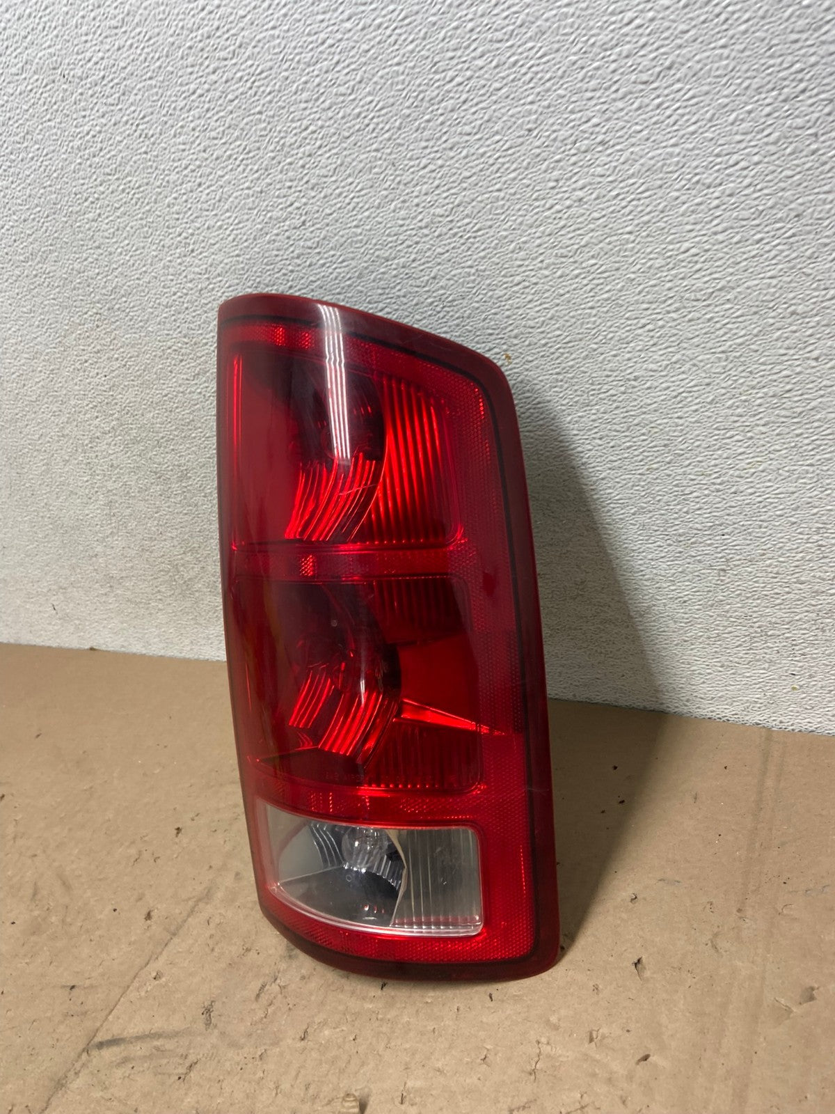 2002 to 2006 Dodge Ram 1500 Right passenger Rh side Tail Light AG5400 LK1