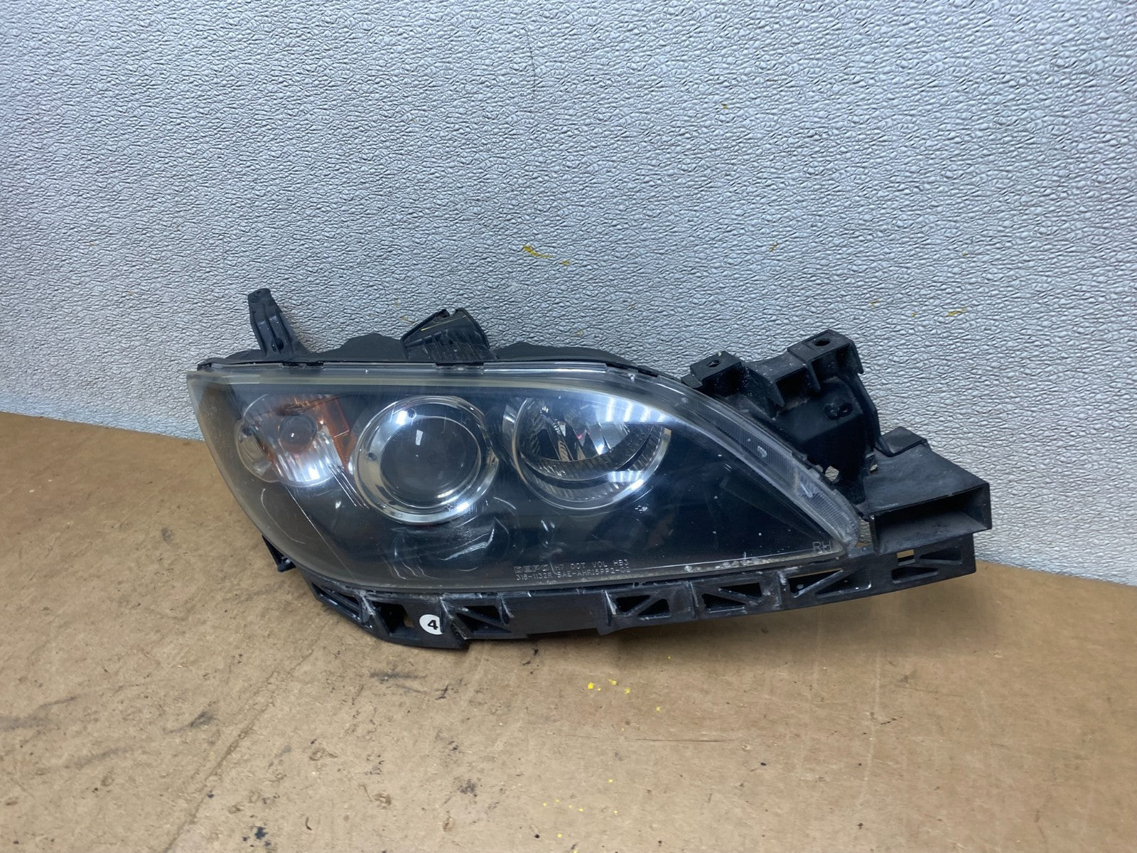 2004 to 2009 Mazda 3 Sedan Right Passenger Rh Side Headlight Oem X7248 GD1