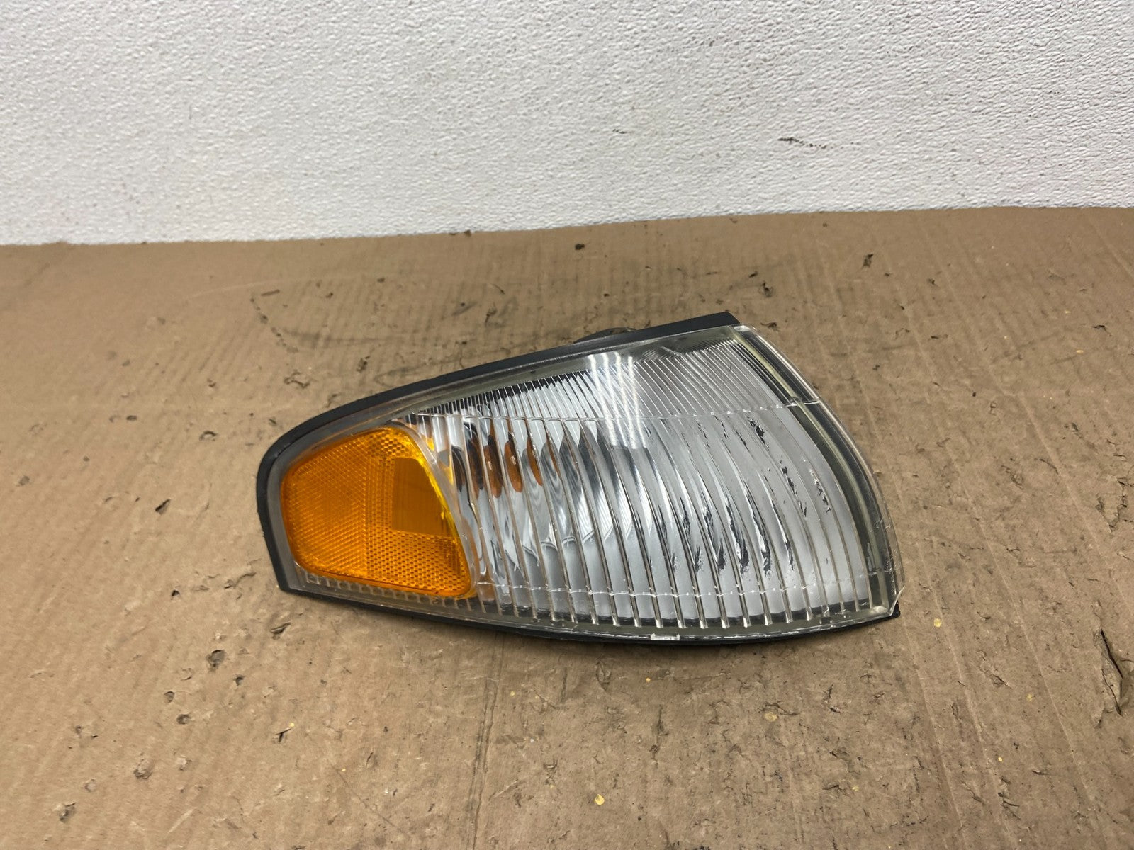 1996 to 1998 Mazda MPV Front Passenger Right Side Turn Signal AC0086 DG0